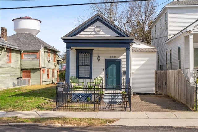 view of front facade featuring a porch