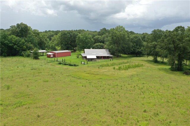 view of yard featuring a rural view