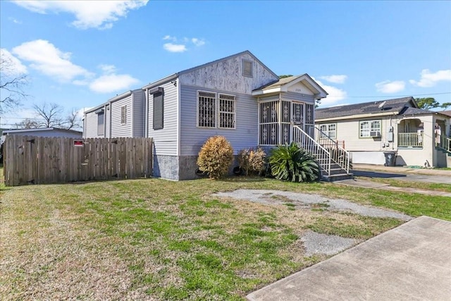 view of front of home featuring a front lawn