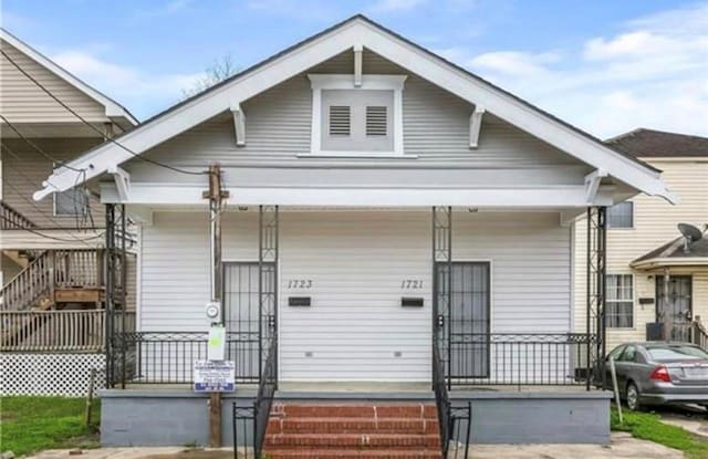 bungalow featuring a porch