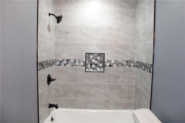 bathroom featuring tiled shower / bath combo