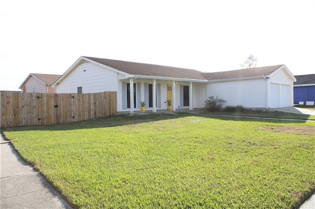 ranch-style house featuring a front lawn and a garage