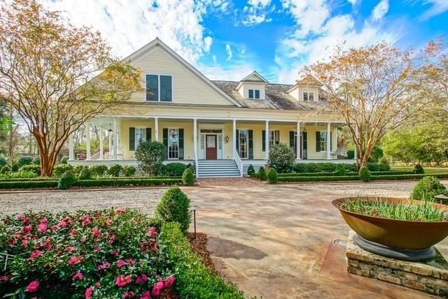 farmhouse-style home featuring a porch