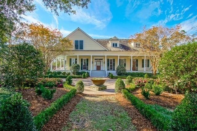 farmhouse-style home featuring a porch