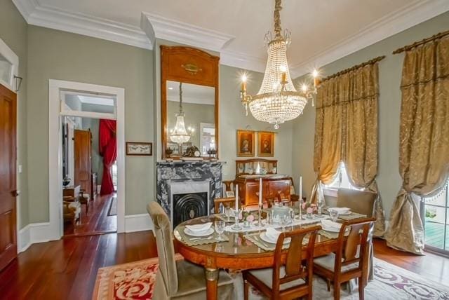 dining space featuring an inviting chandelier, hardwood / wood-style flooring, and ornamental molding