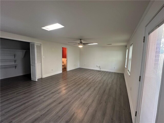 unfurnished room featuring ornamental molding, dark wood-type flooring, and ceiling fan