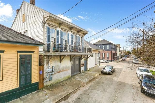 view of side of home featuring a balcony