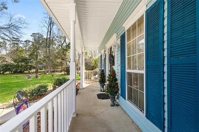 balcony featuring covered porch