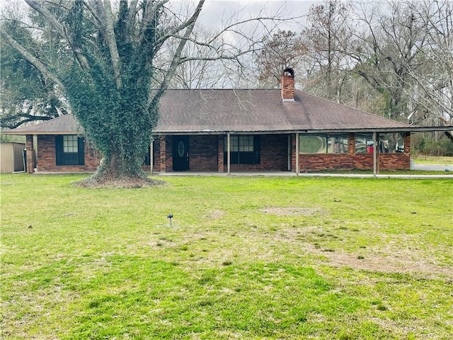 view of front of home featuring a front yard