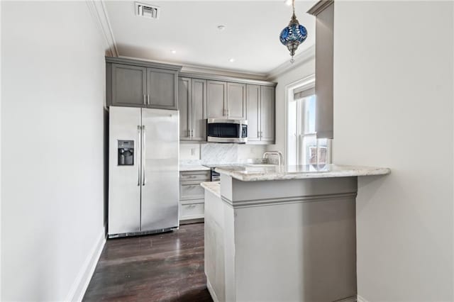 kitchen featuring ornamental molding, appliances with stainless steel finishes, kitchen peninsula, and gray cabinetry