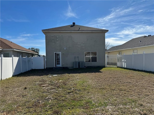 back of house featuring a yard