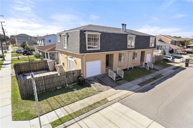 view of front of house featuring a front lawn and a garage