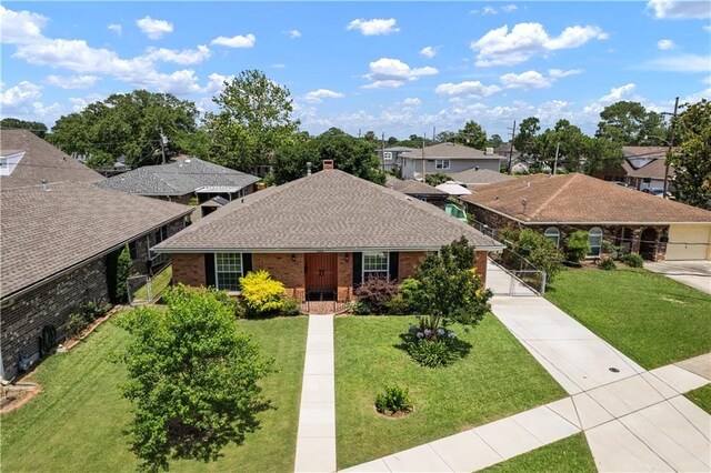 ranch-style house featuring a front lawn