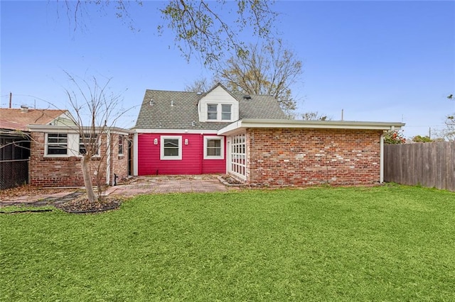 view of front of home featuring a front lawn and a patio area