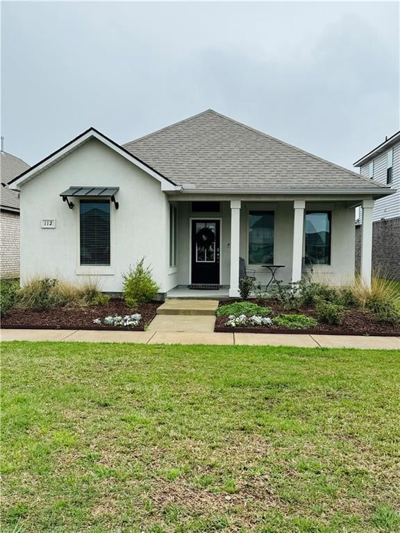 view of front facade featuring a front yard and a porch