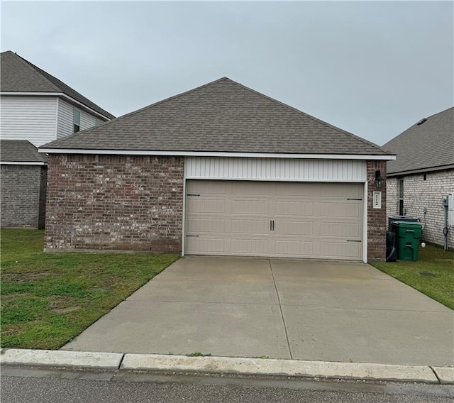 view of front of property with a front lawn