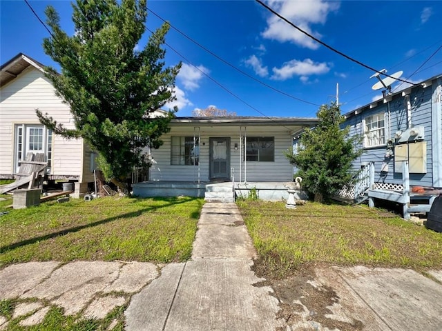 bungalow featuring a front yard