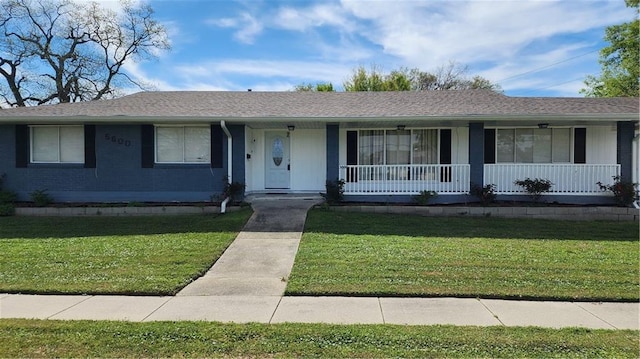 ranch-style home featuring a front lawn and a porch