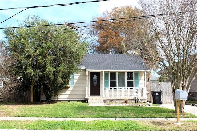 view of front of property with a front lawn