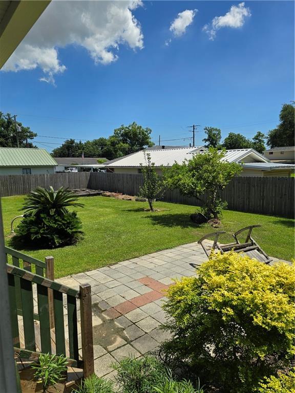 view of yard with a patio area