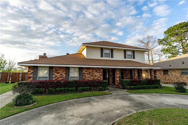 view of front of property with a front yard