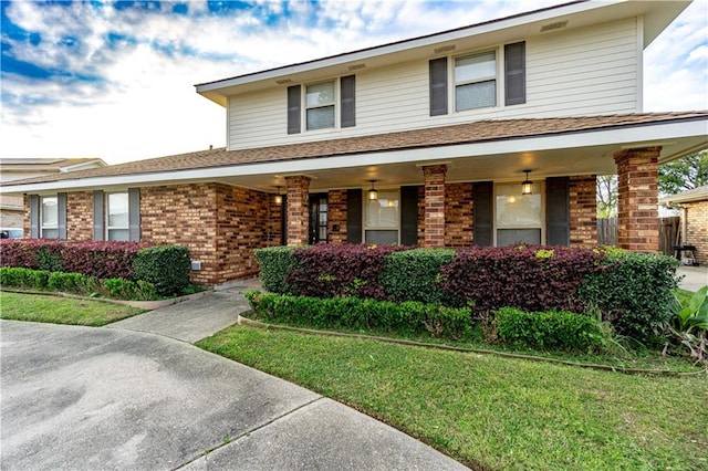 view of front of house with a front lawn