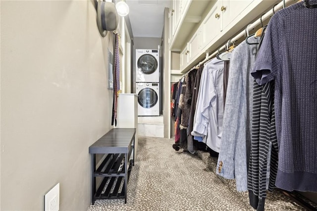 spacious closet with carpet flooring and stacked washer / drying machine