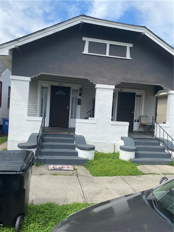 view of front facade featuring a porch