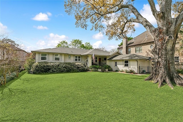 view of front of property with a front yard