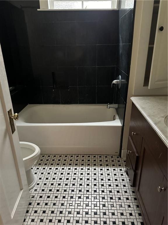 full bathroom with toilet, vanity, and tiled shower / bath combo