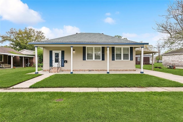 view of front facade featuring a porch, a carport, and a front yard