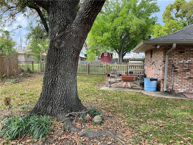 view of yard featuring a patio area