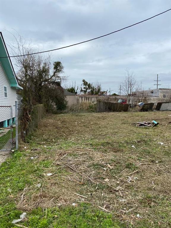 Listing photo 2 for 2559 Industry St, New Orleans LA 70122