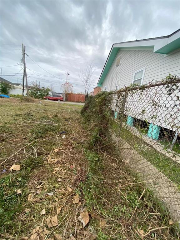 Listing photo 3 for 2559 Industry St, New Orleans LA 70122