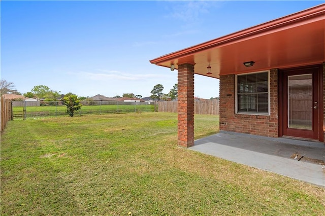 view of yard featuring a patio area