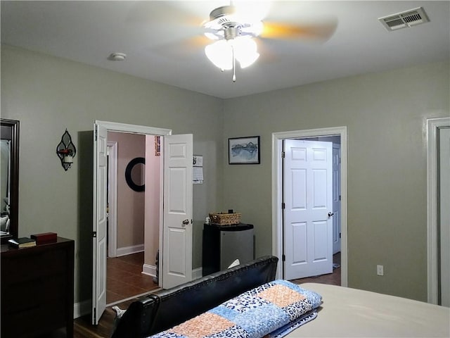 bedroom with ceiling fan