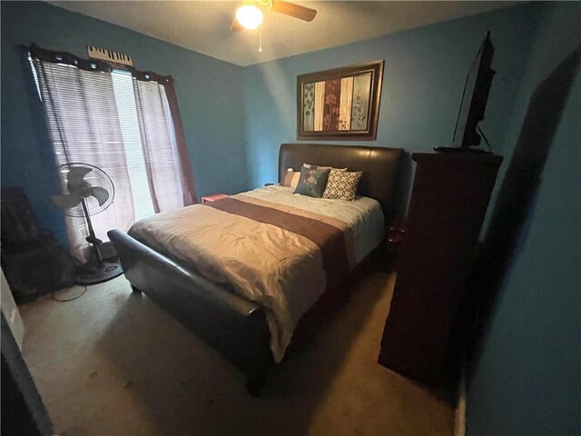 bedroom with ceiling fan