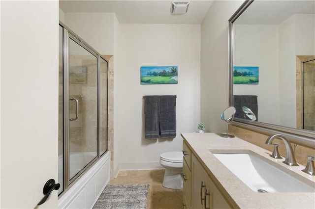 full bathroom with enclosed tub / shower combo, toilet, and large vanity