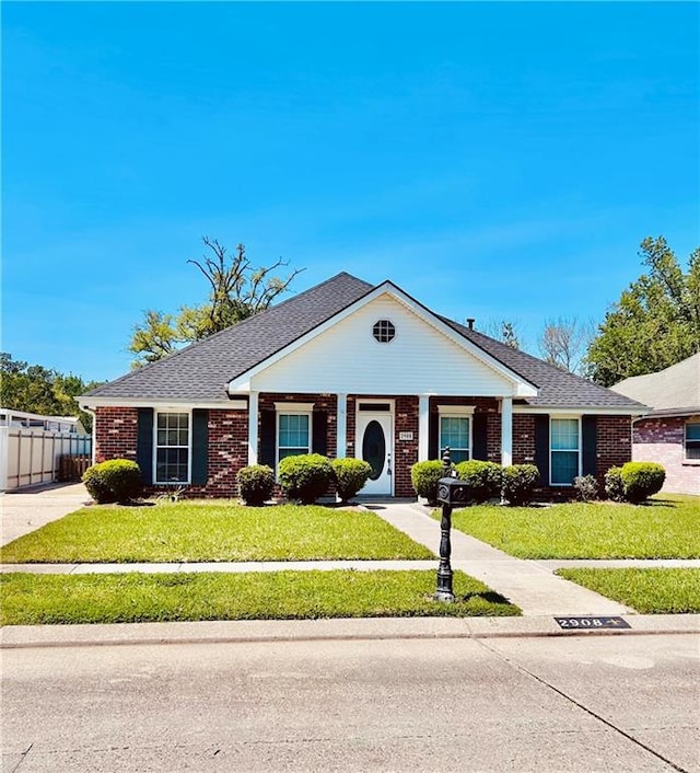 single story home with a front yard