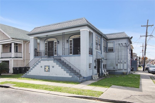 view of front of property with a porch and a front yard