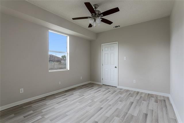 empty room featuring light hardwood / wood-style floors and ceiling fan