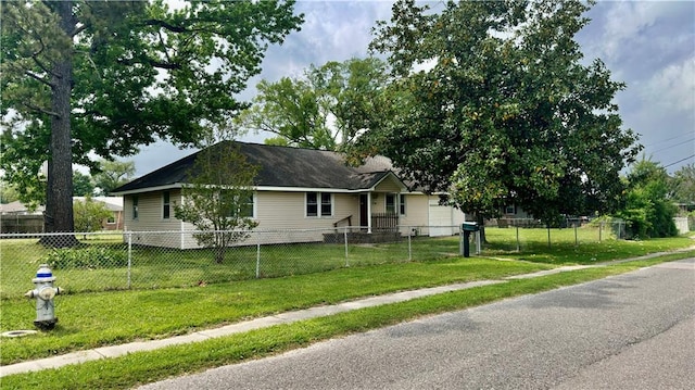 view of front of house with a front lawn