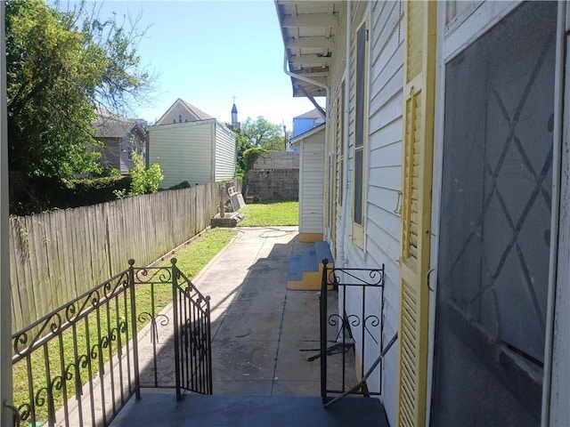 1322 Kerlerec St, New Orleans, LA 70116 - view of patio / terrace