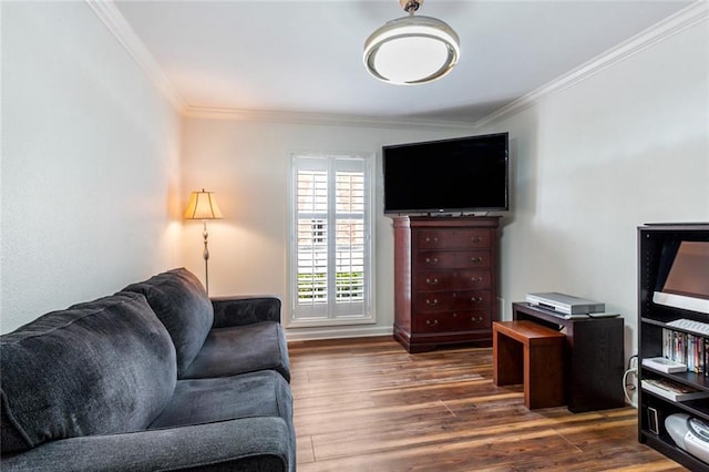 living room featuring dark wood-type flooring and crown molding