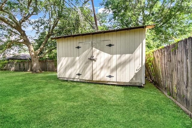 view of shed / structure featuring a yard