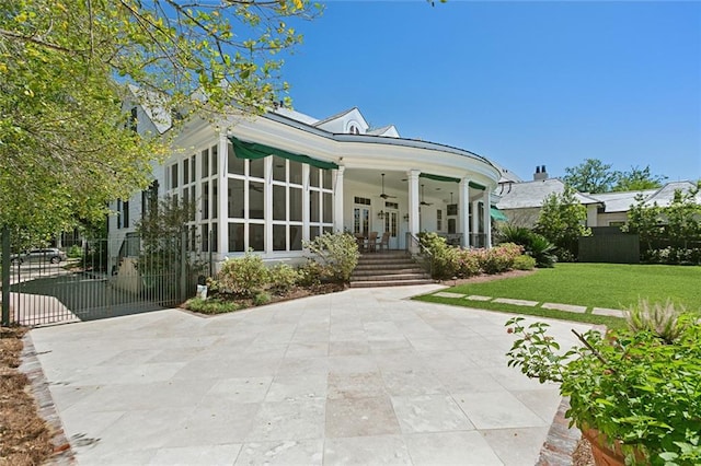 view of front of property with a front lawn