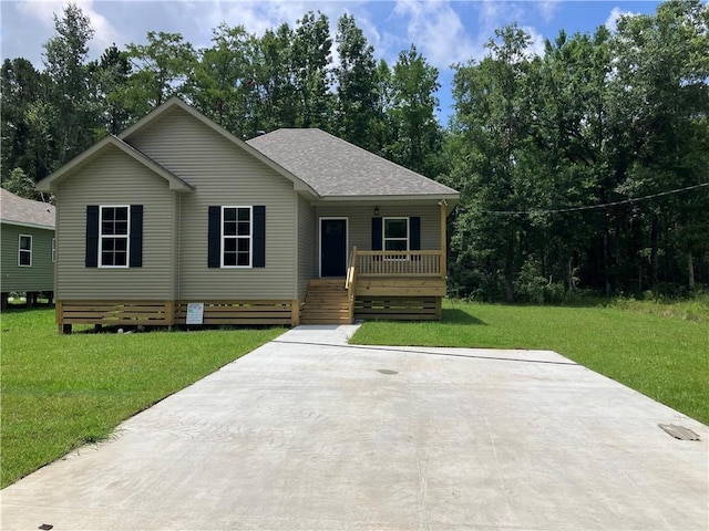 view of front of house with a front yard