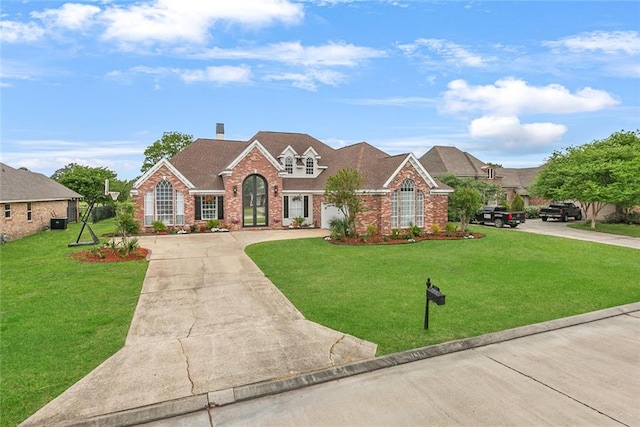 view of front of property with a front yard