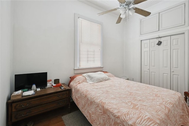 bedroom featuring a closet and ceiling fan