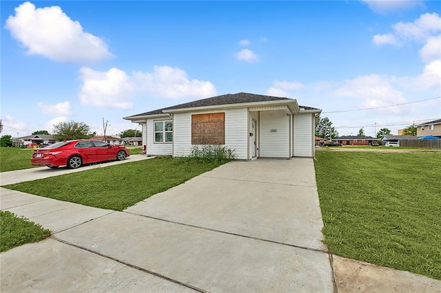 view of front of house featuring a front yard